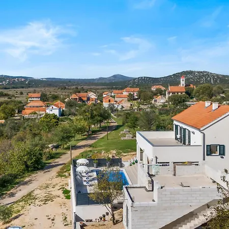 4 Bedroom Amazing In Vakantiehuis Vodice