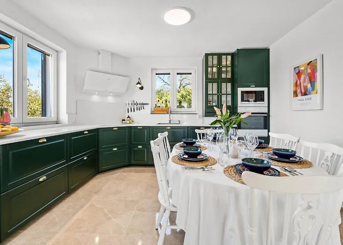 4 Bedroom Amazing In Vakantiehuis *