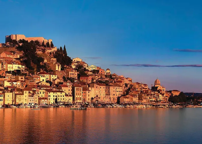 4 Bedroom Amazing In Сasa de vacaciones Vodice