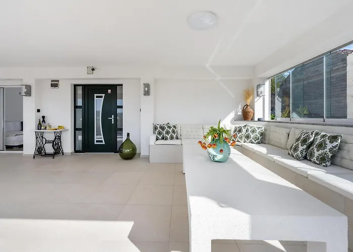 Сasa de vacaciones 4 Bedroom Amazing In Vodice