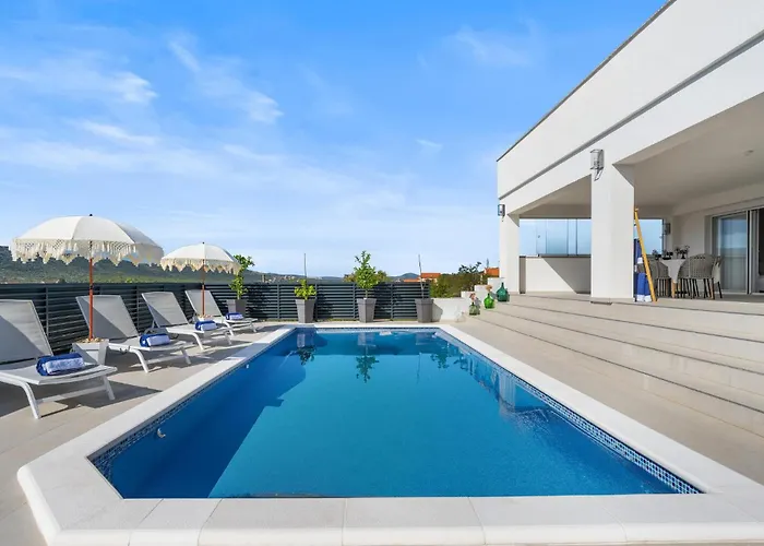 4 Bedroom Amazing In Vakantiehuis *